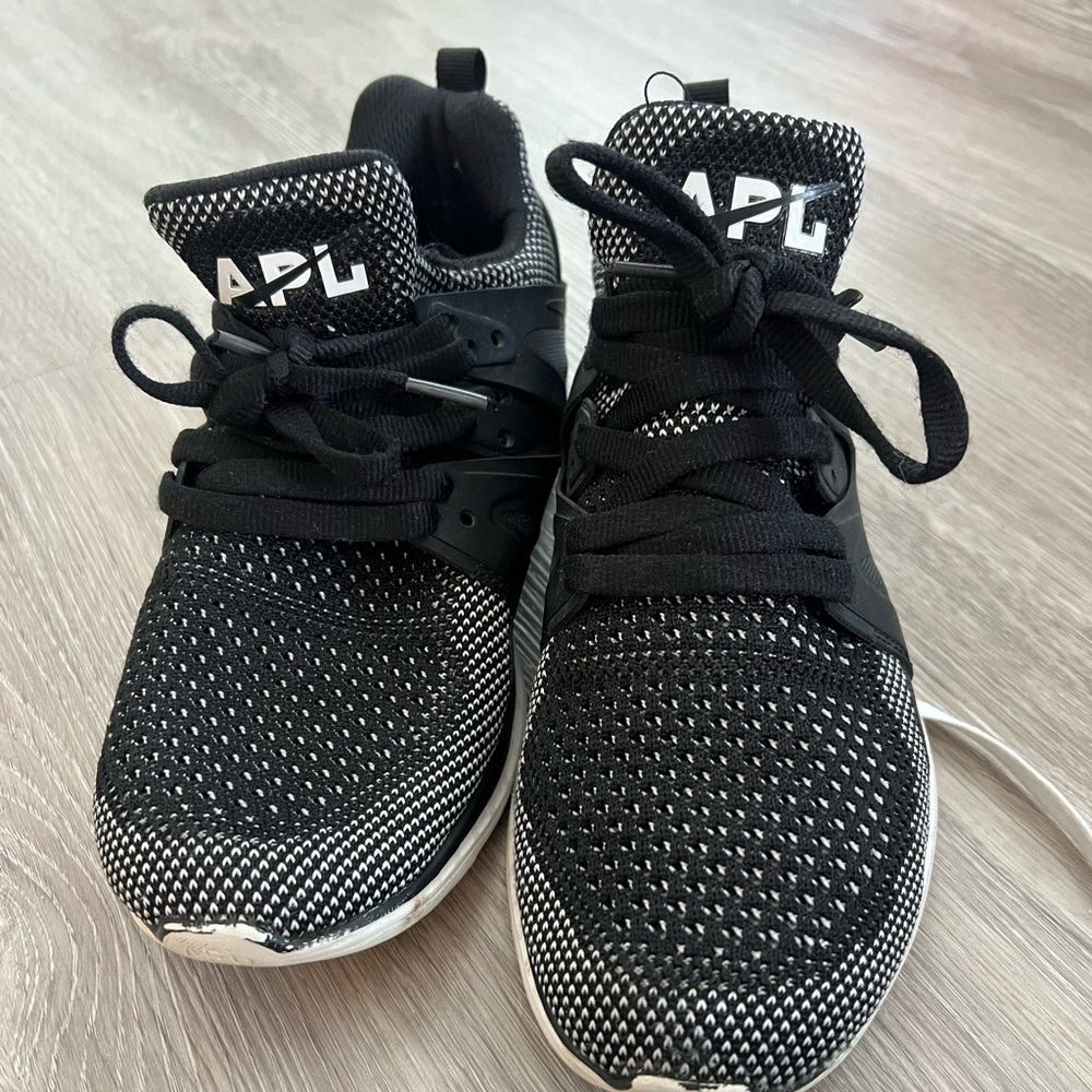 APL training shoes